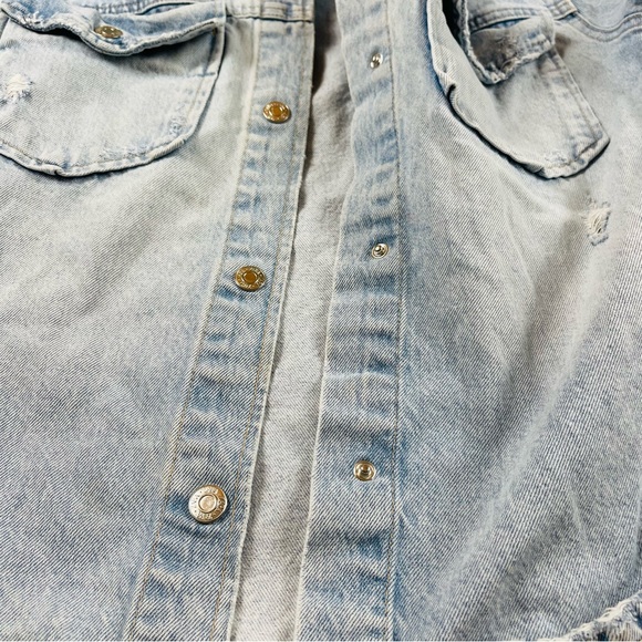 Zara - Oversized Light Wash Long Sleeve Distressed Denim Jean Jacket size:M - Picture 10 of 16